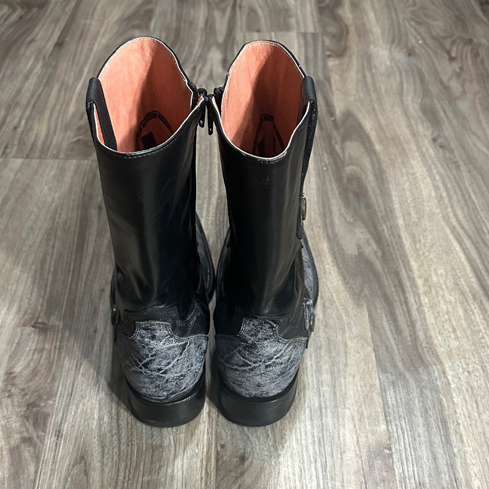 Stylish Black and Gray Men's Western Boots - Picture 5 of 13